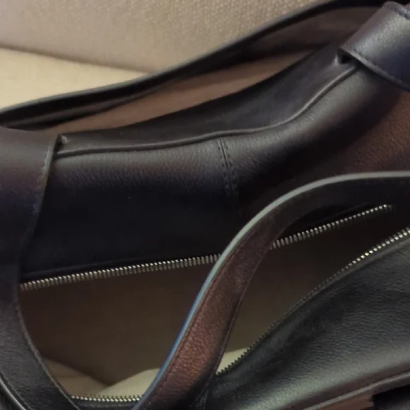 A.P.C. Betty Black Leather Duffel Bag - Picture 4 of 5